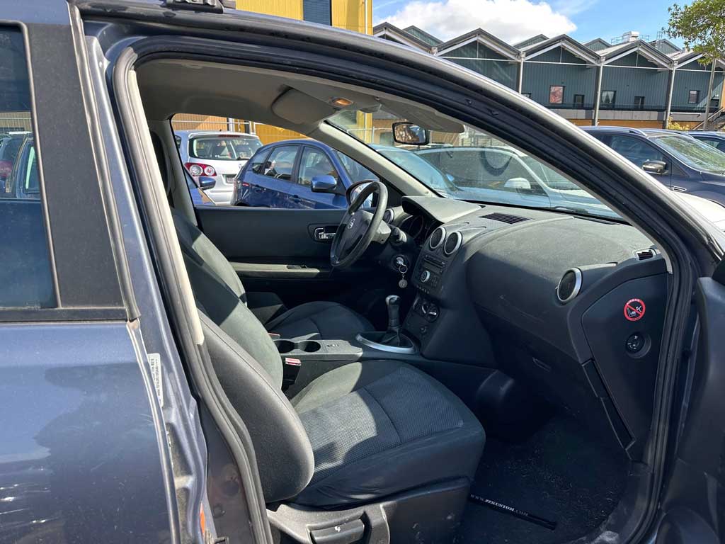 NISSAN Qashqai 2.0 Lounge 2009 berline manuelle essence anthracite intérieur
