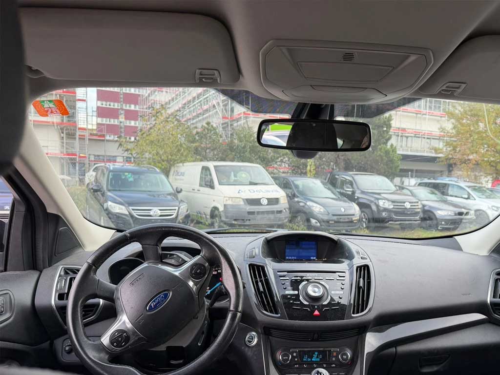 FORD Kuga 4x4 diesel 2013 SUV boîte manuelle noir vendre voiture Cockpit