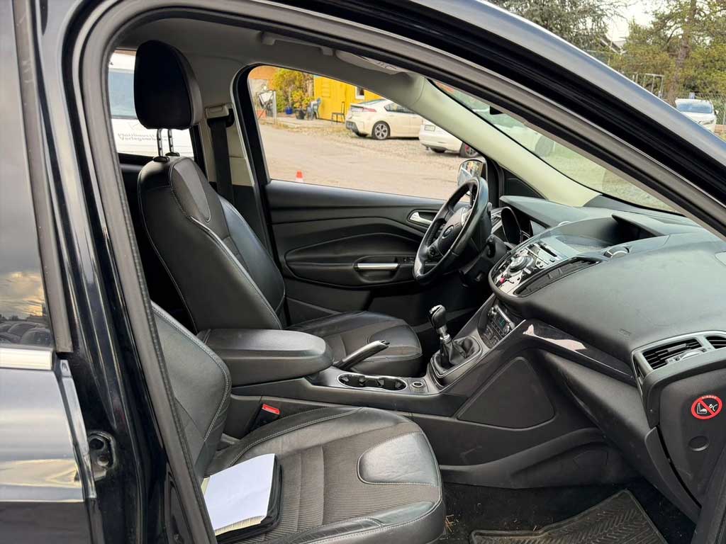 FORD Kuga 4x4 diesel 2013 SUV boîte manuelle noir vendre voiture intérieur